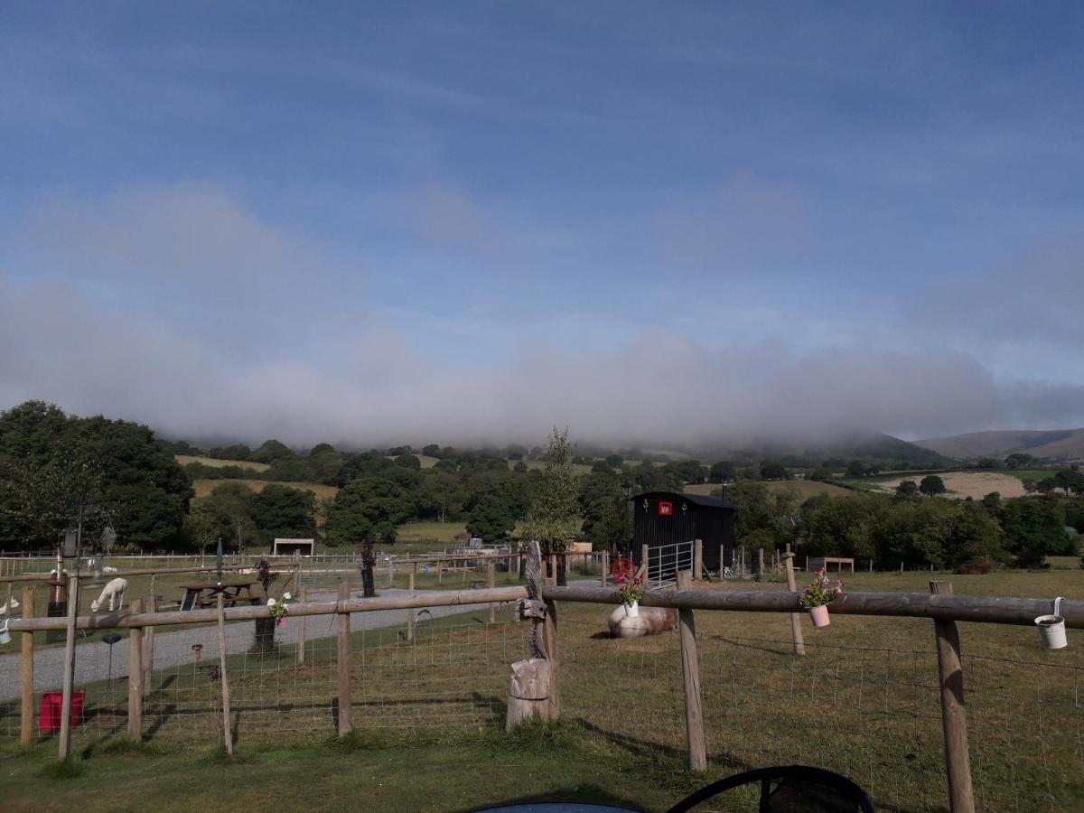 Ruby Shepherds Hut Sleeps 4 Rhayader Exterior photo